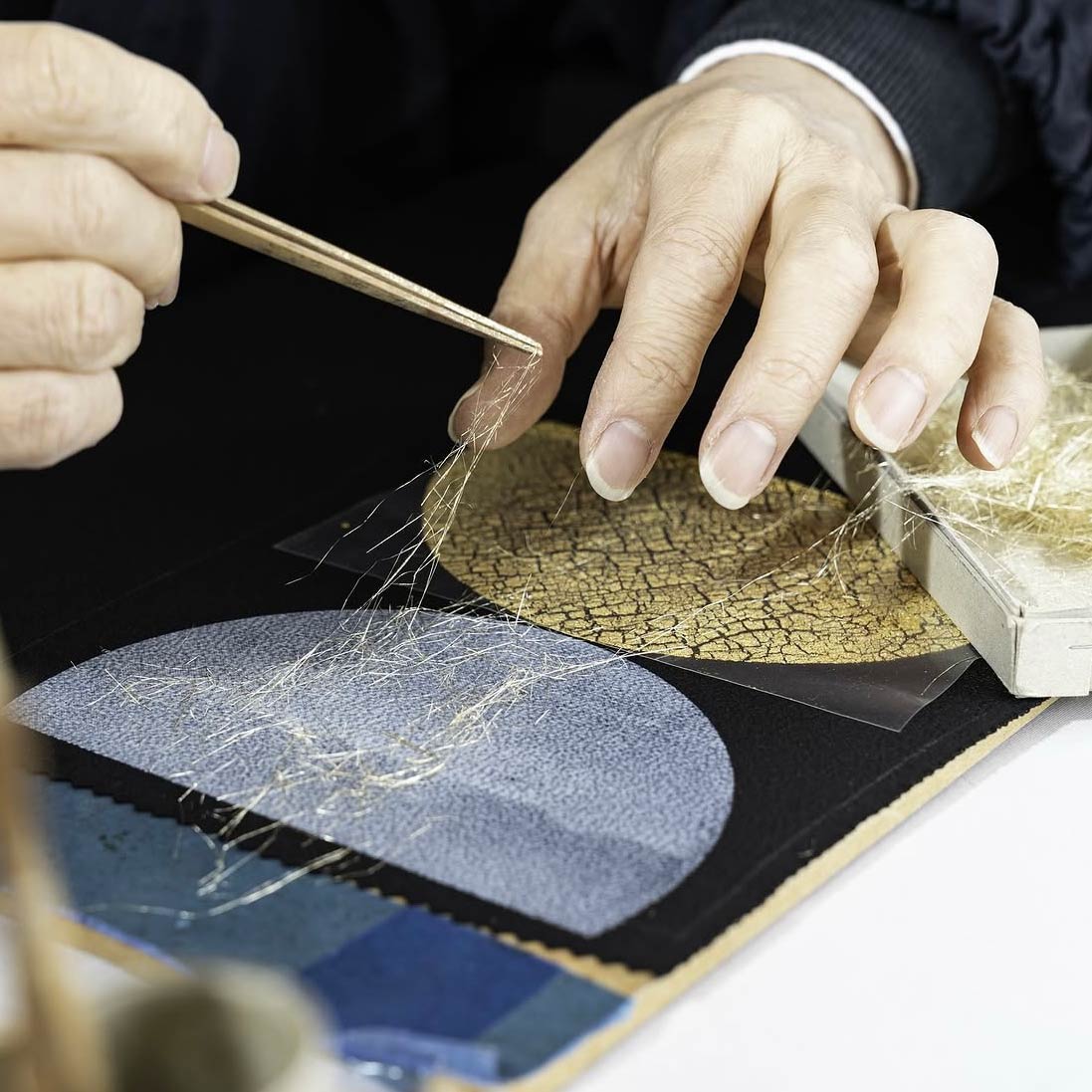 KINSAI GOLD LEAF GLASS ART FUTAGO TSUKI RED 10cm