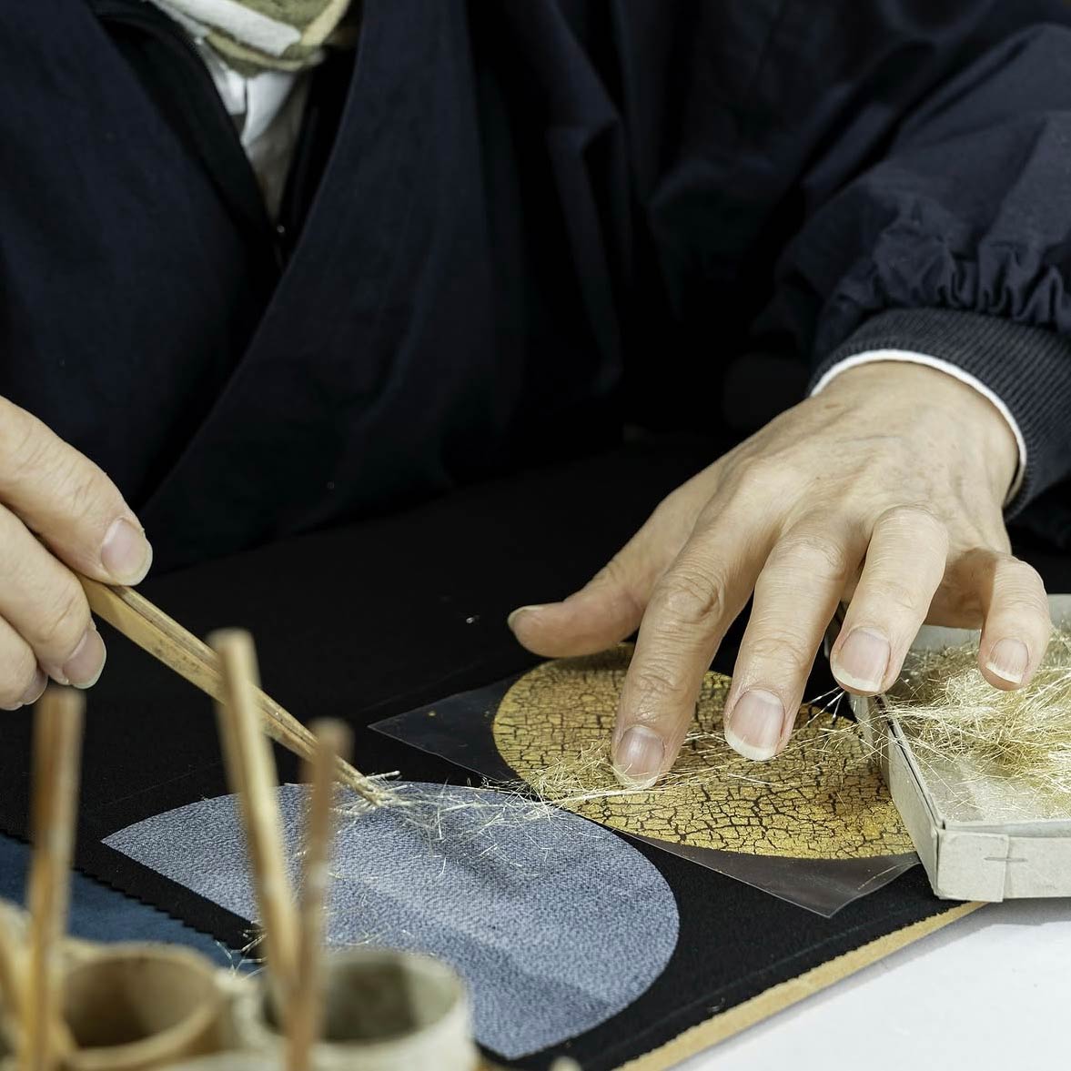 KINSAI GOLD LEAF GLASS ART FUTAGO TSUKI RED 10cm